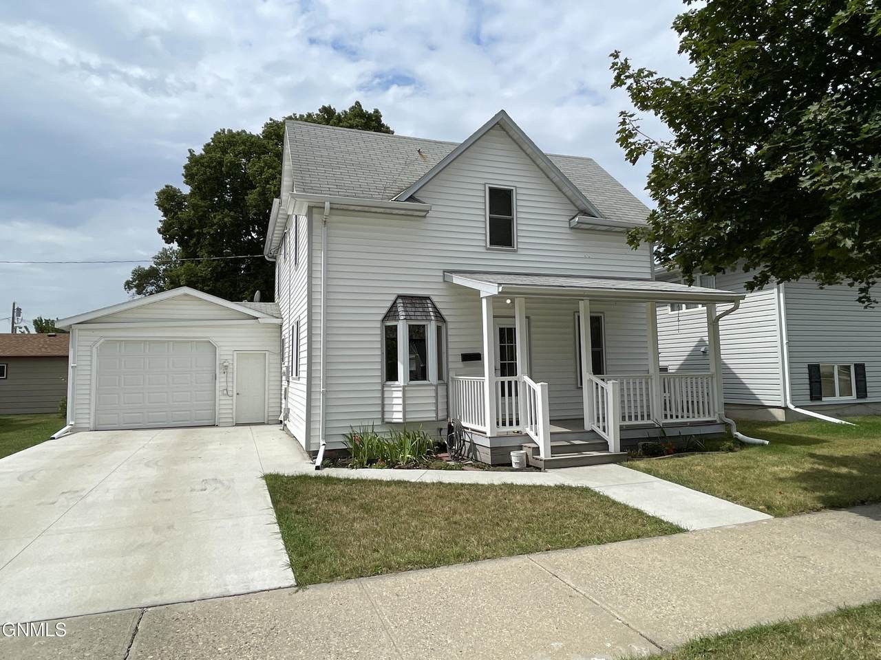 214 7th Avenue - Photo 1