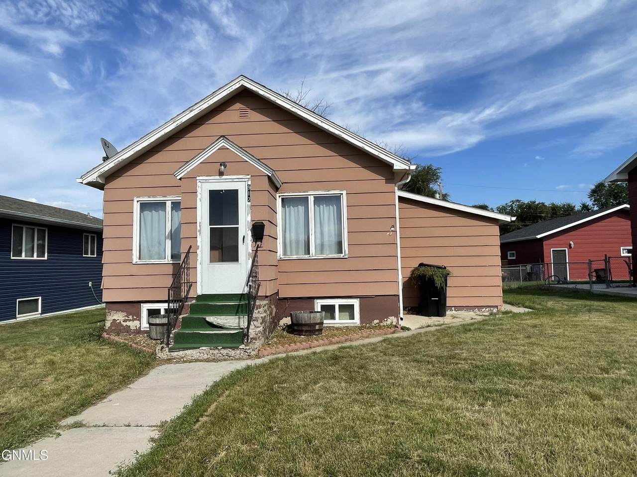 912 8th Avenue - Photo 1