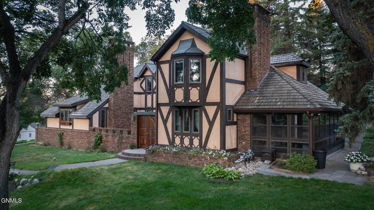 725 Bell Street - Photo 1