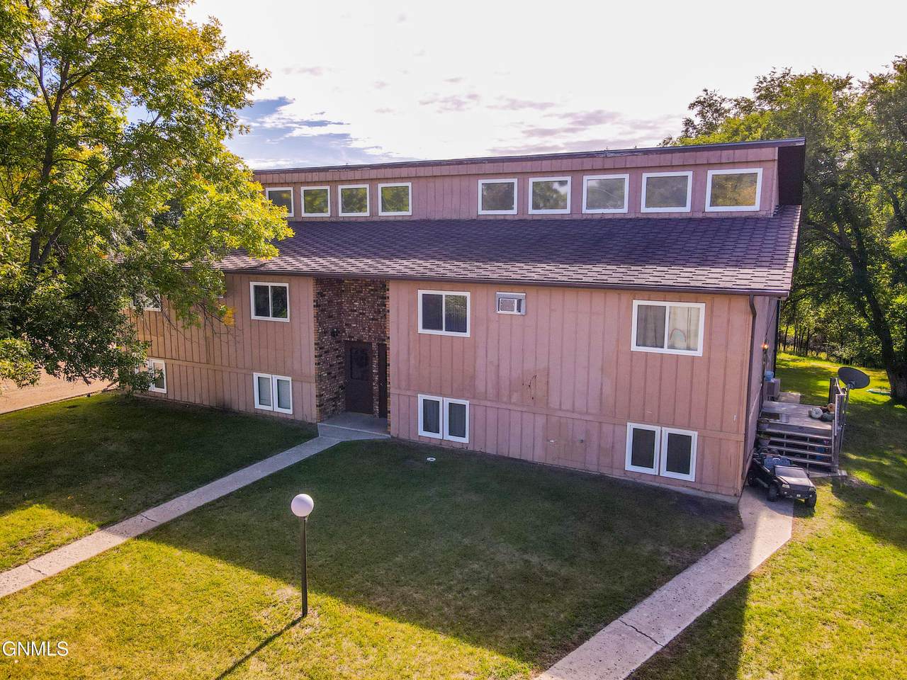 615 9th Street - Photo 1