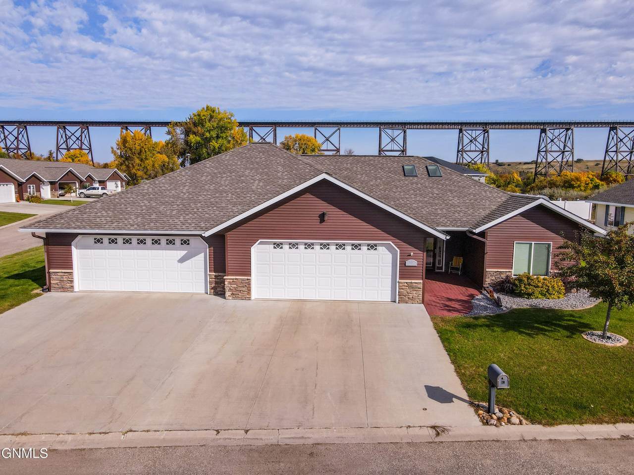 527 Legacy Lane - Photo 1