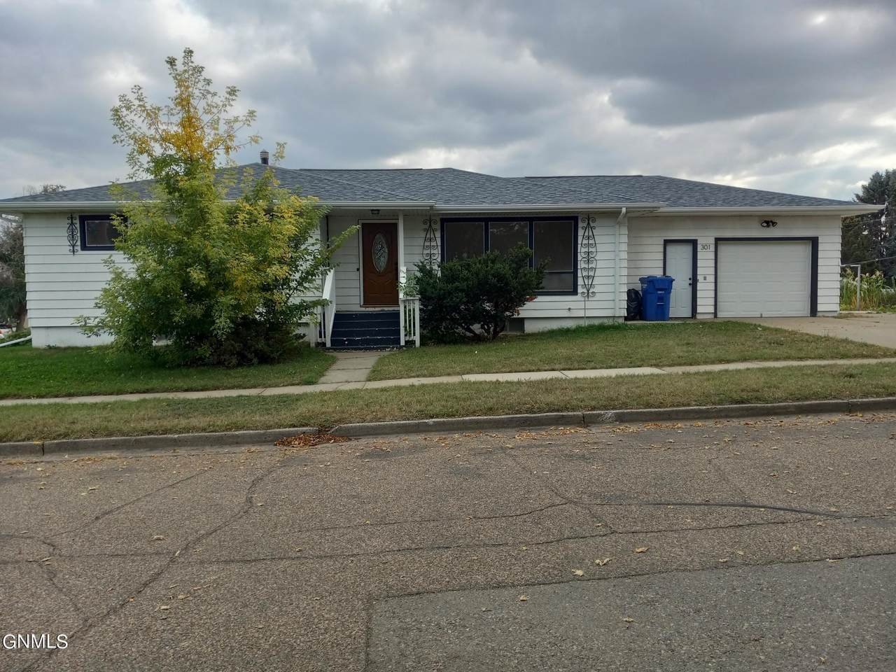 301 5th Street - Photo 1