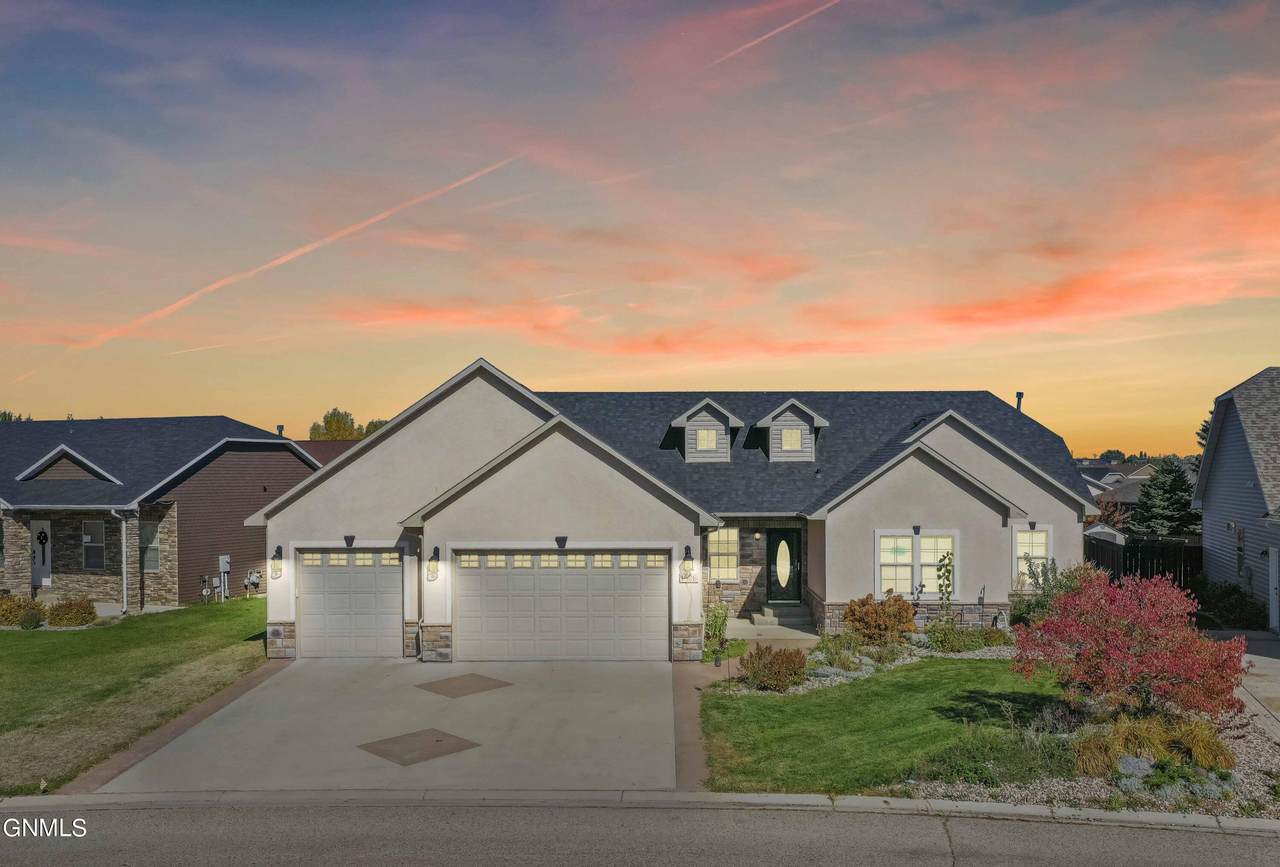 1526 Creekside Drive - Photo 1
