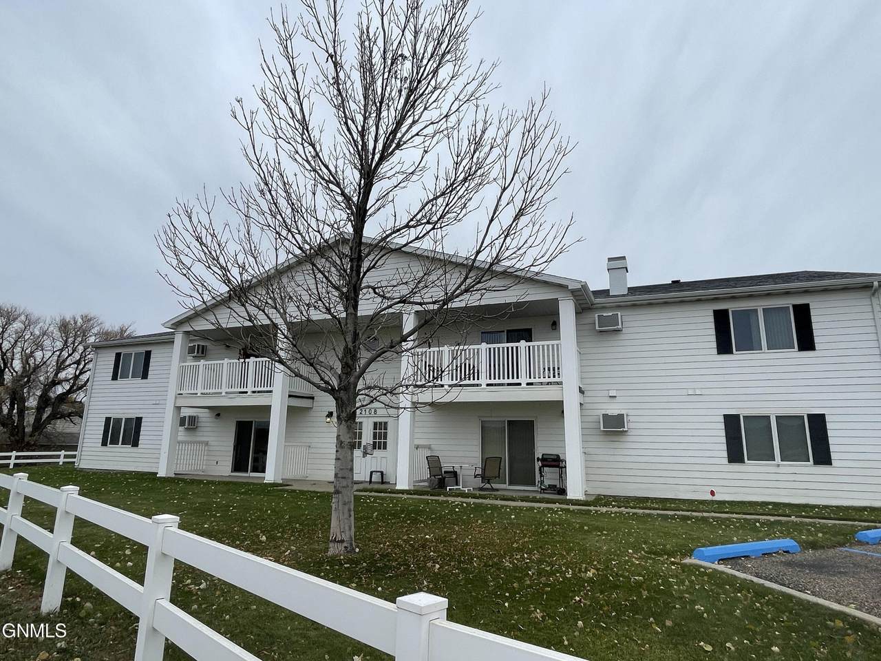 2108 E Dakota Parkway - Photo 1