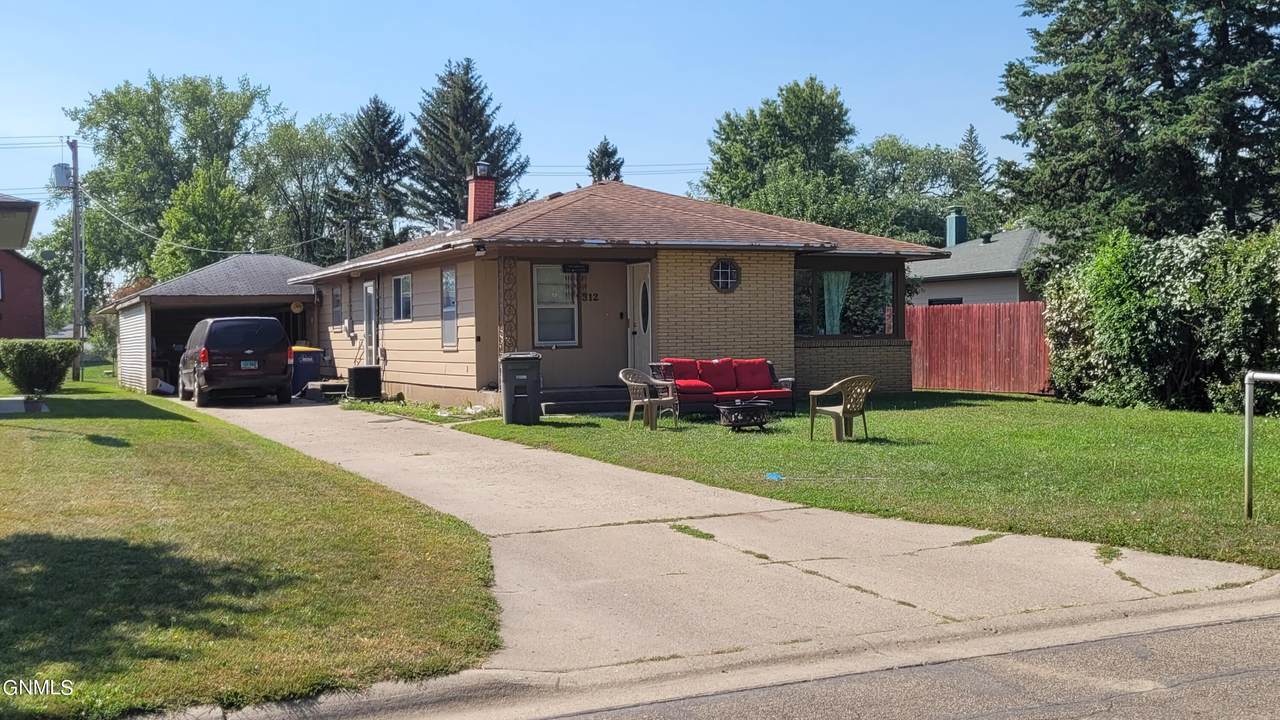 312 7th Street - Photo 1