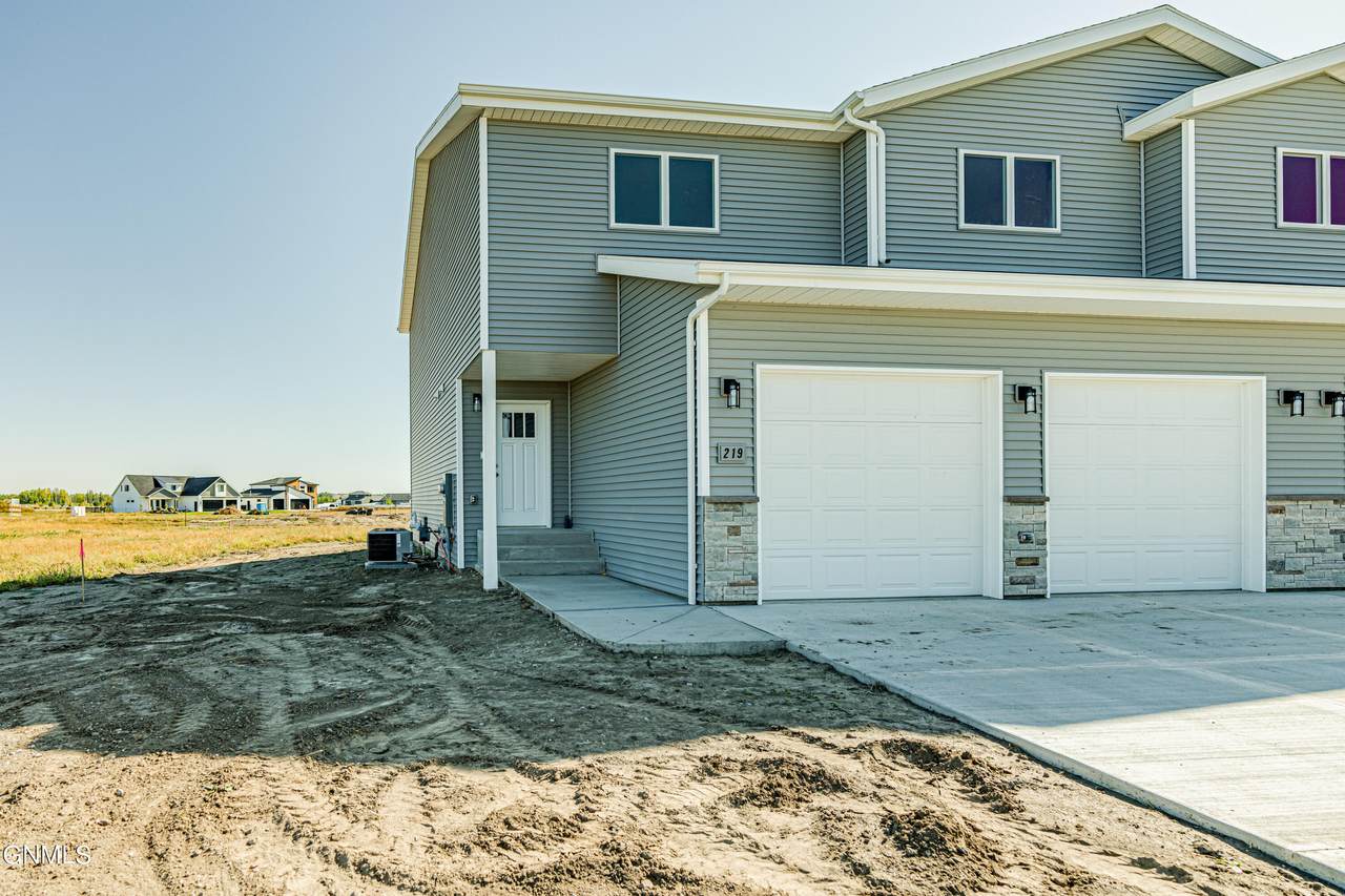 219 Peach Tree Lane - Photo 1