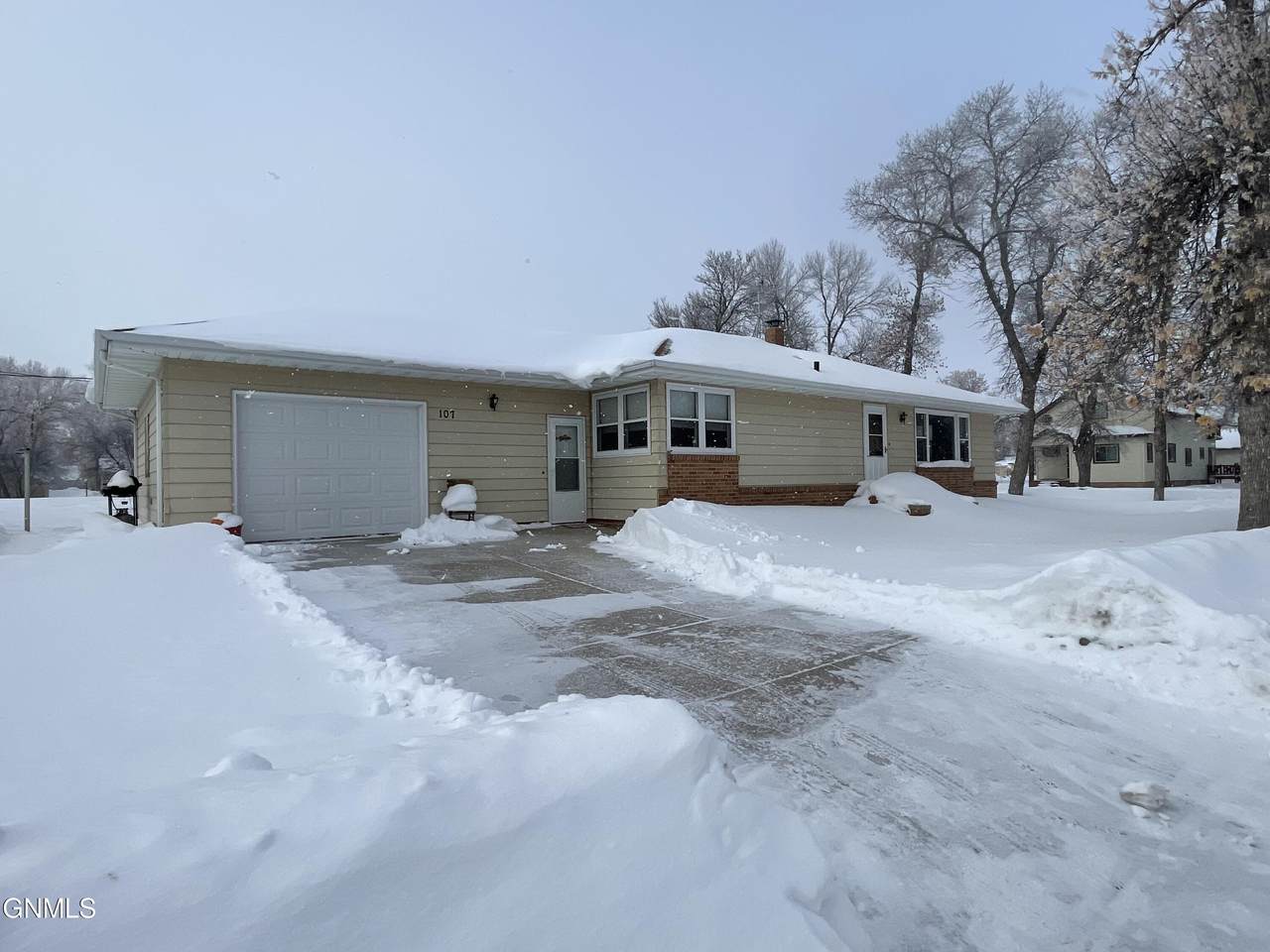 107 D Avenue - Photo 1