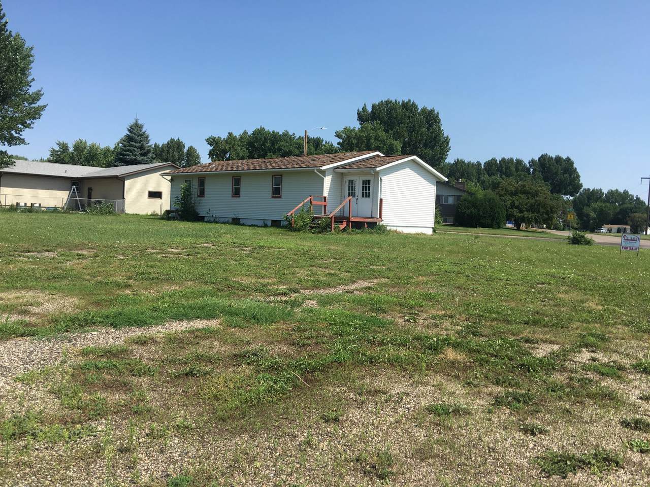 202 10th Street - Photo 1