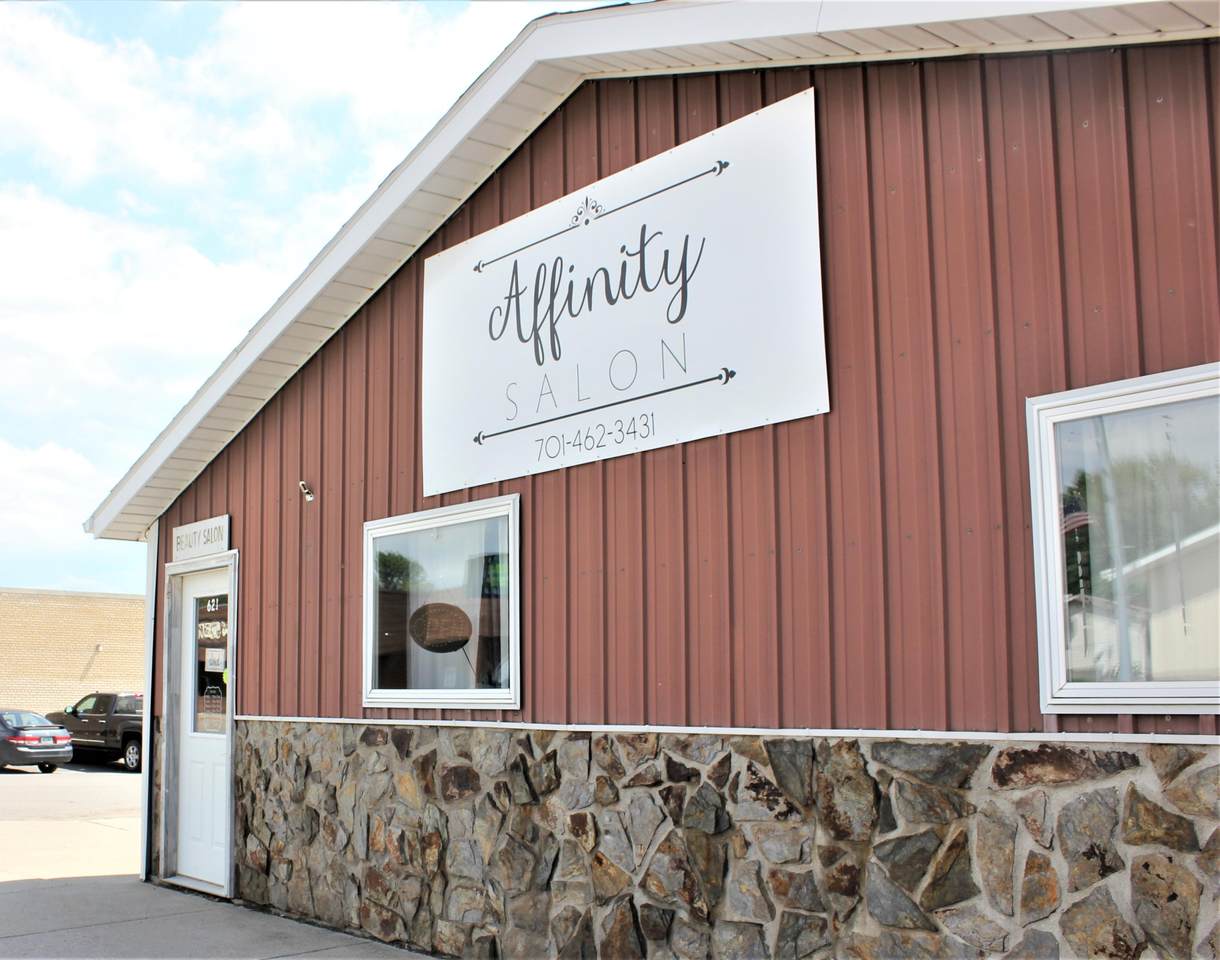 621 Main Avenue - Photo 1