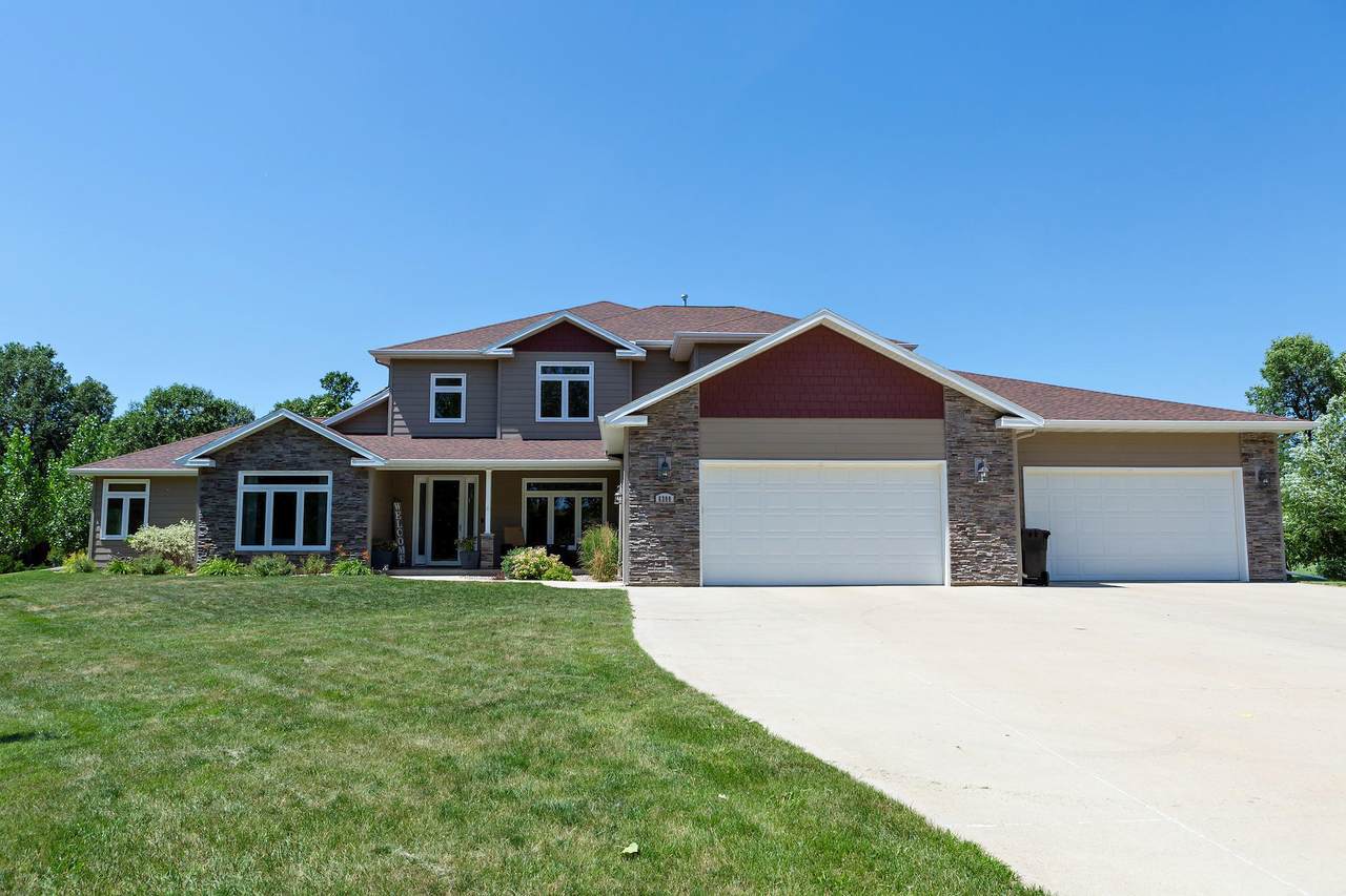 6300 Sully Drive - Photo 1