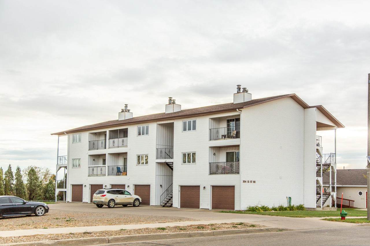 304 15th Street - Photo 1