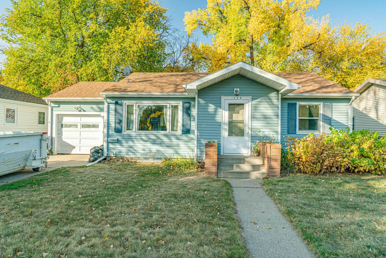 1208 N 1st Street - Photo 1