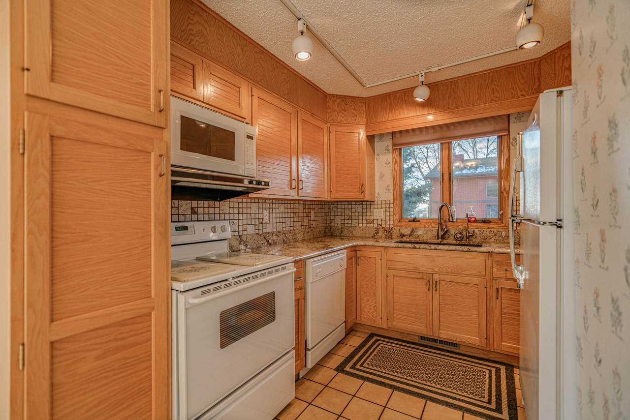 406 1 Street - Photo 1