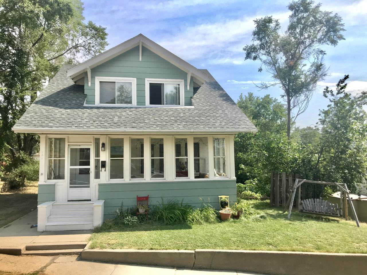 204 8th Avenue - Photo 1