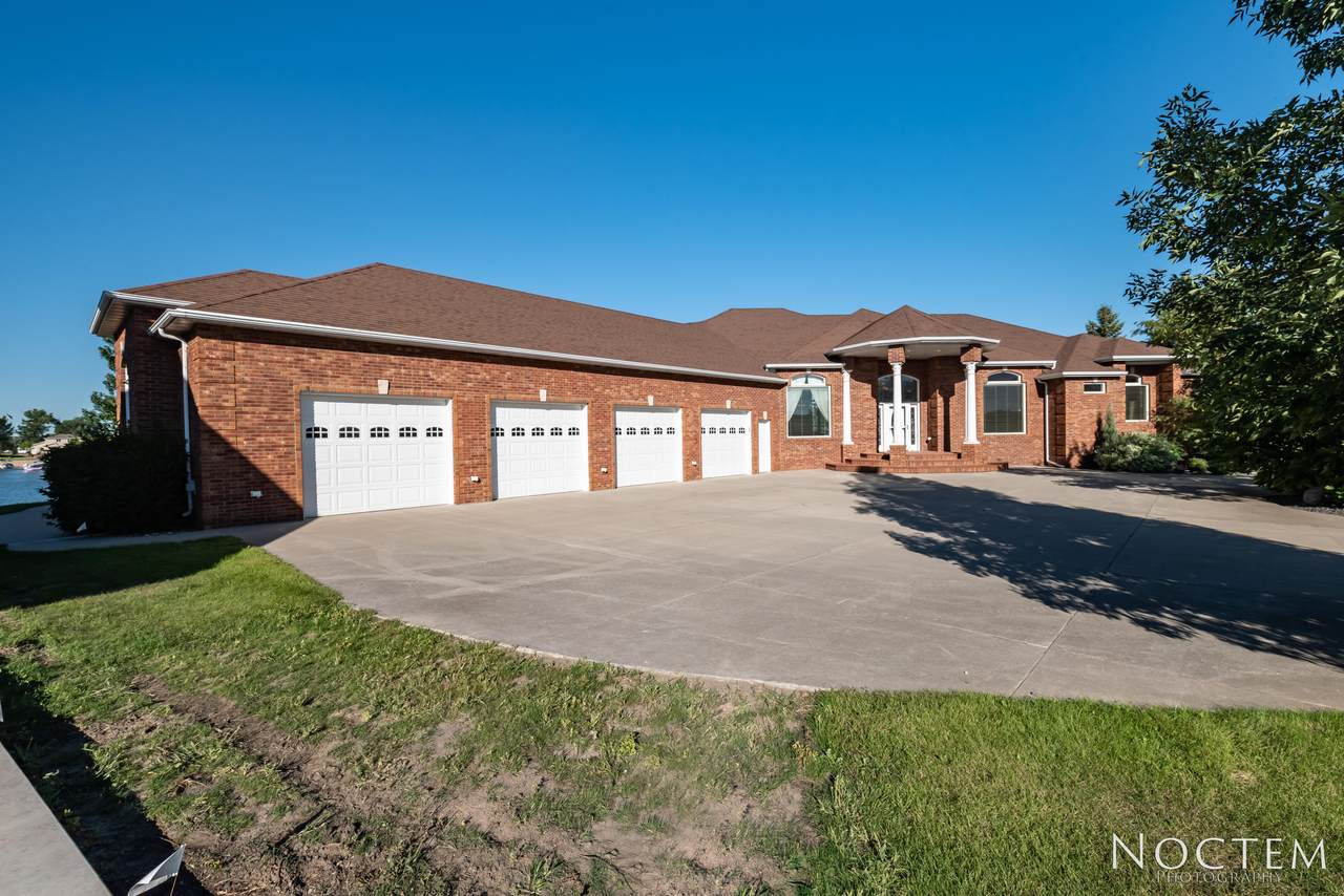 4512 Shoreview Place - Photo 1