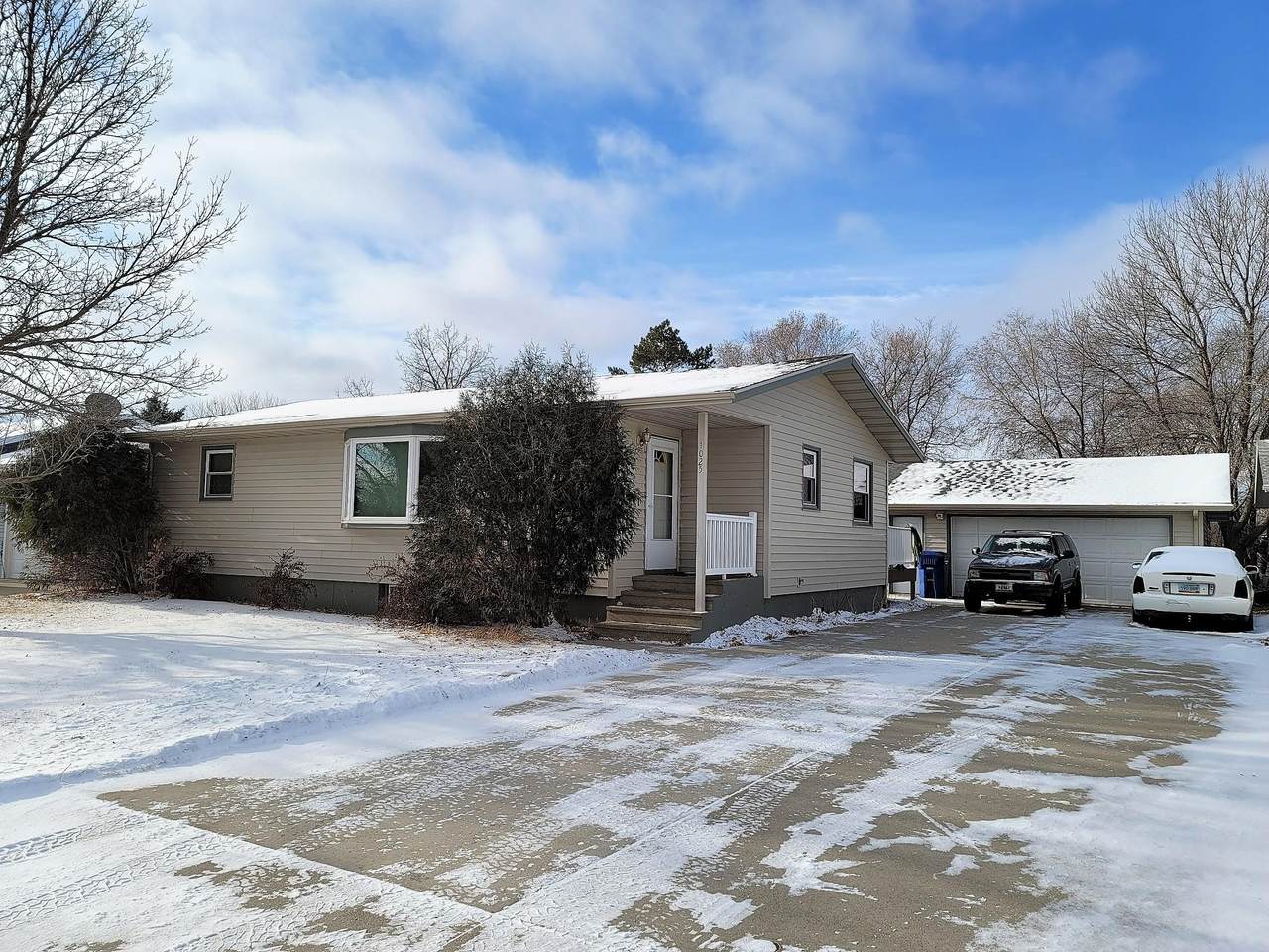 1025 Beacon Lane - Photo 1