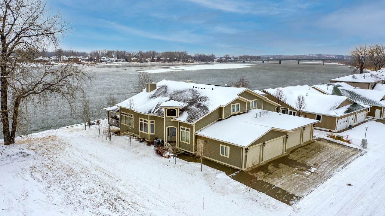1302 Bayview Court - Photo 1