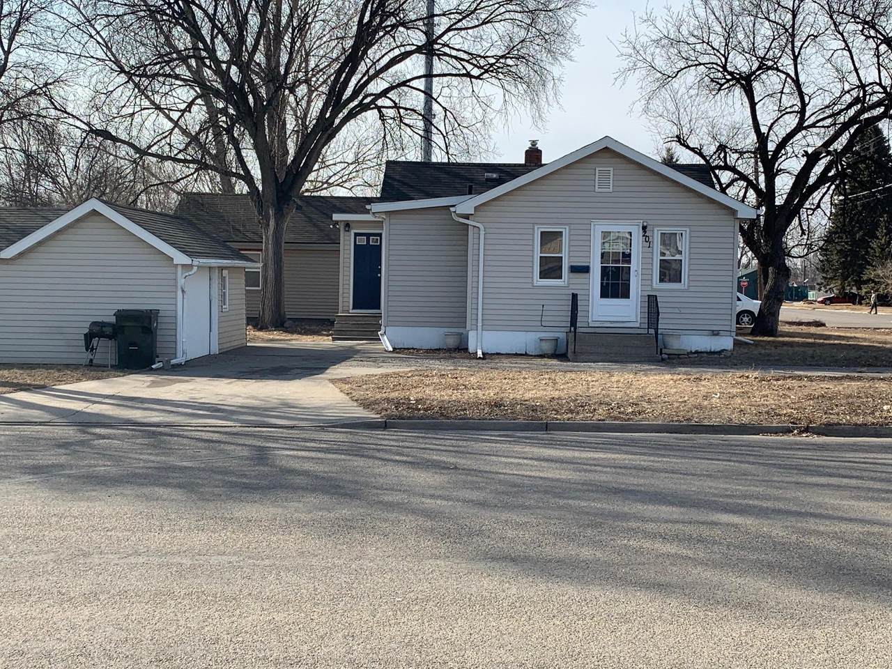 201 W Sweet Ave Avenue - Photo 1
