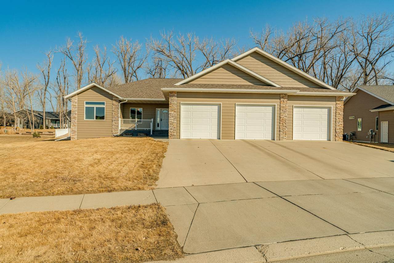 318 Live Oak Lane - Photo 1