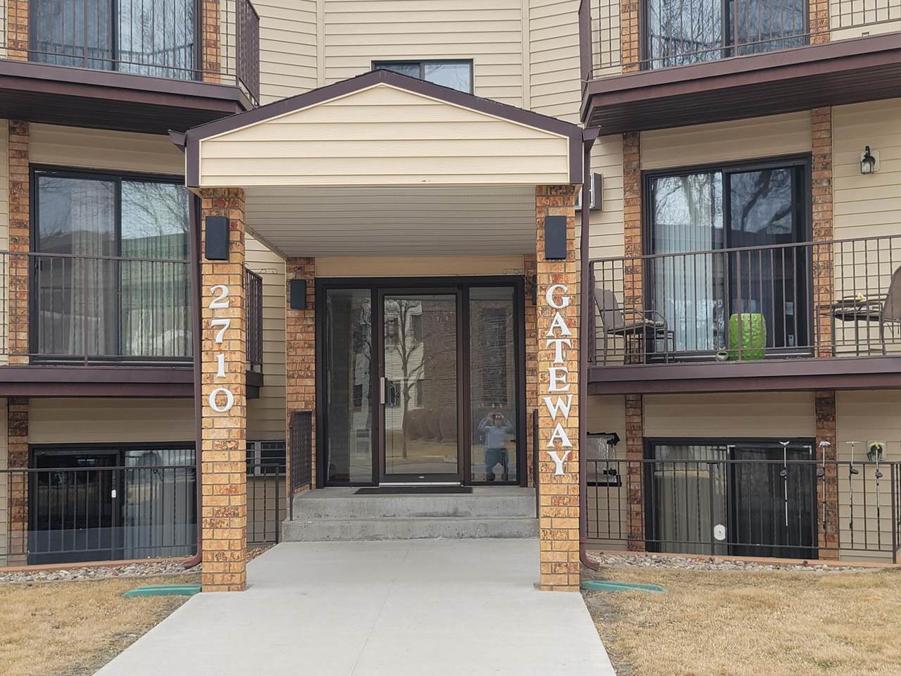 2710 Gateway Avenue - Photo 1