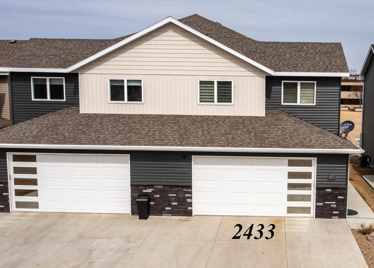 2433 Waterpark Loop - Photo 1