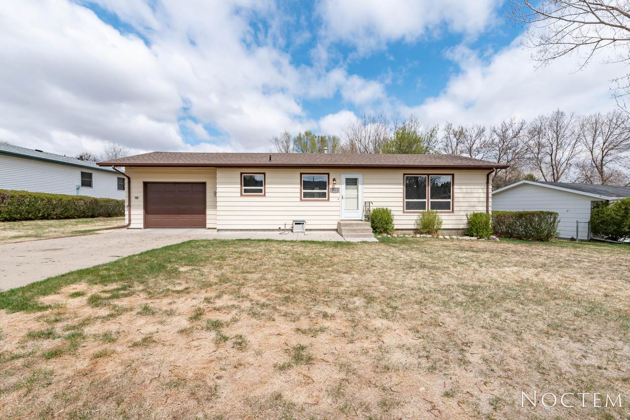 2131 Coulee N Drive - Photo 1