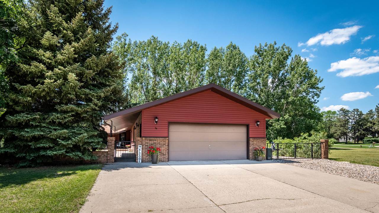 94 Country Club Drive - Photo 1