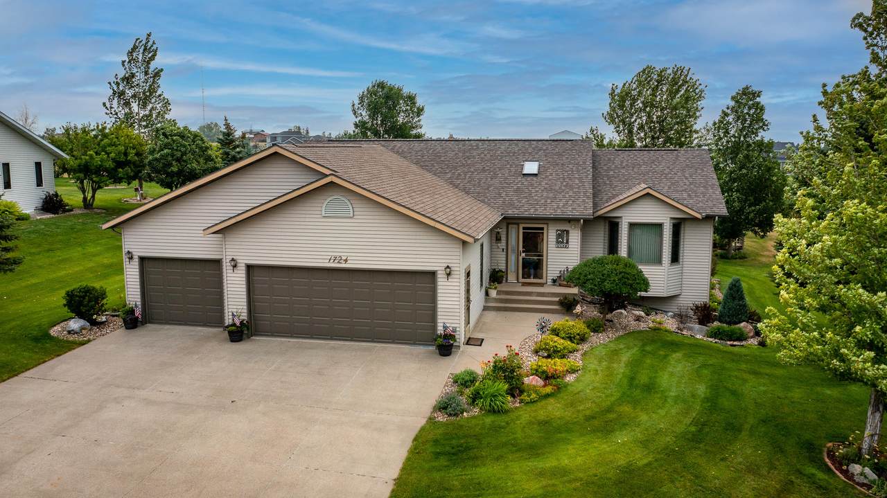 1724 6th Avenue - Photo 1