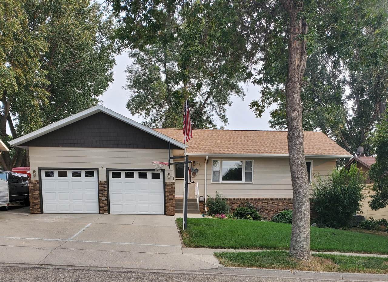 1009 Senate Drive - Photo 1