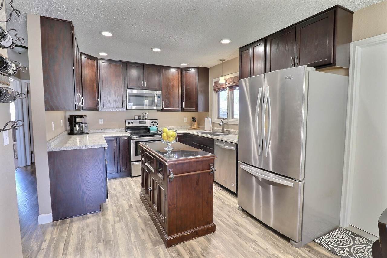 406 17 Street - Photo 1