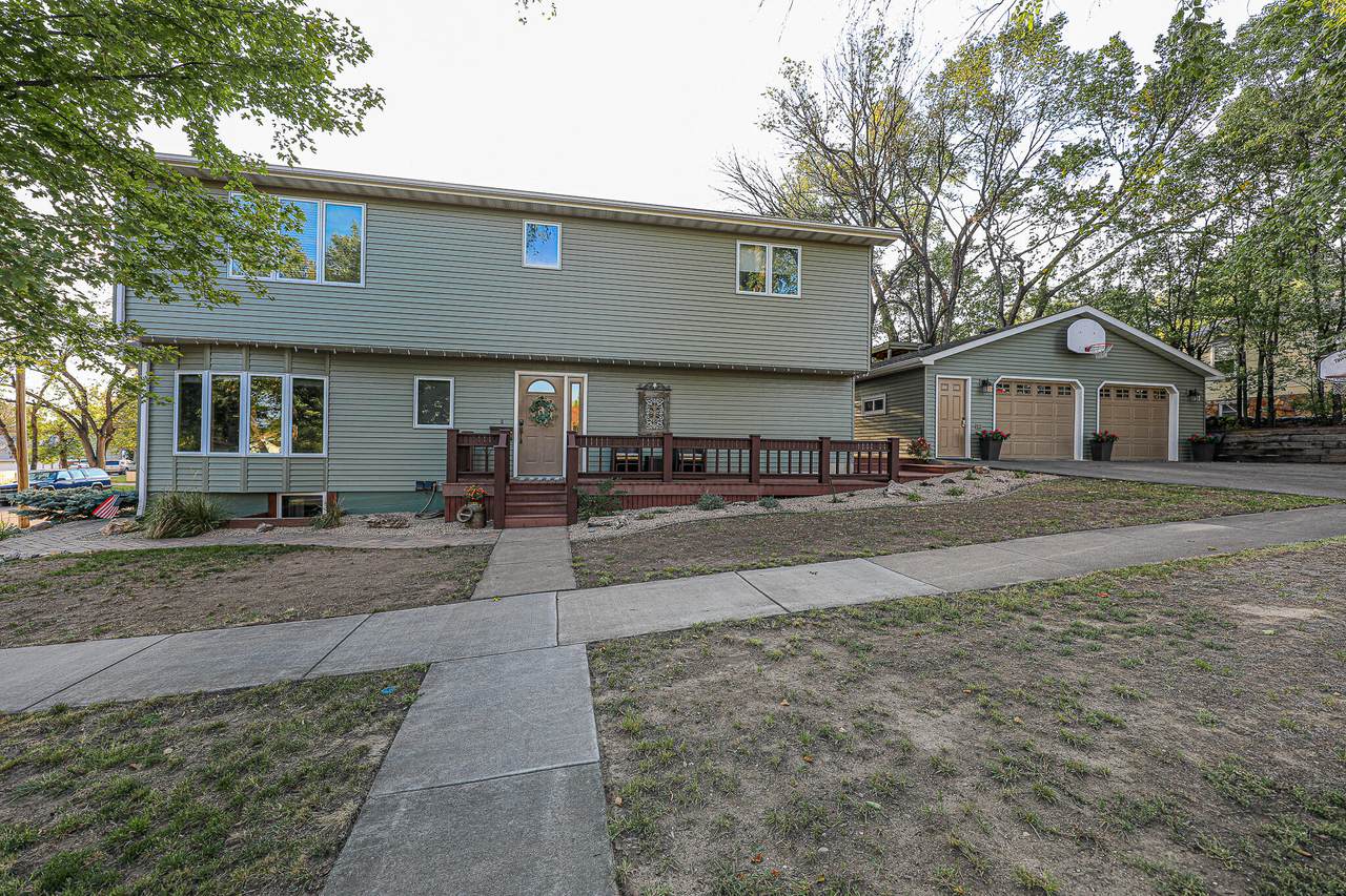 1620 E Avenue B - Photo 1