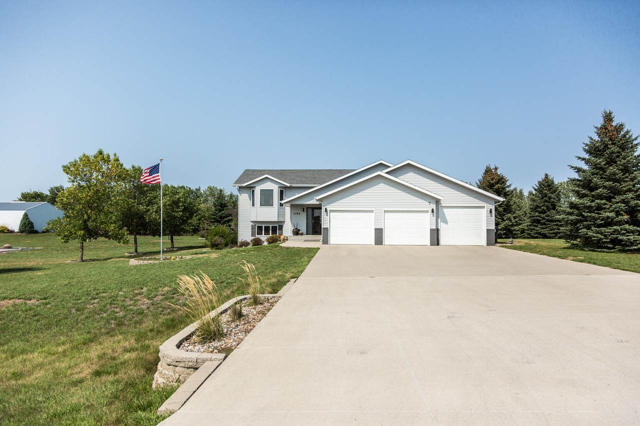 5366 Ridgewood Drive - Photo 1