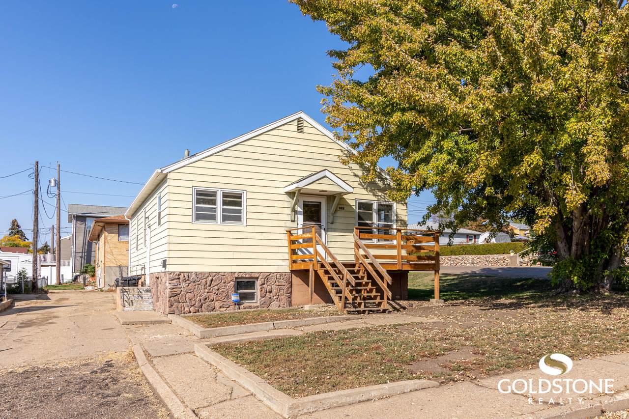 211 12th Avenue - Photo 1