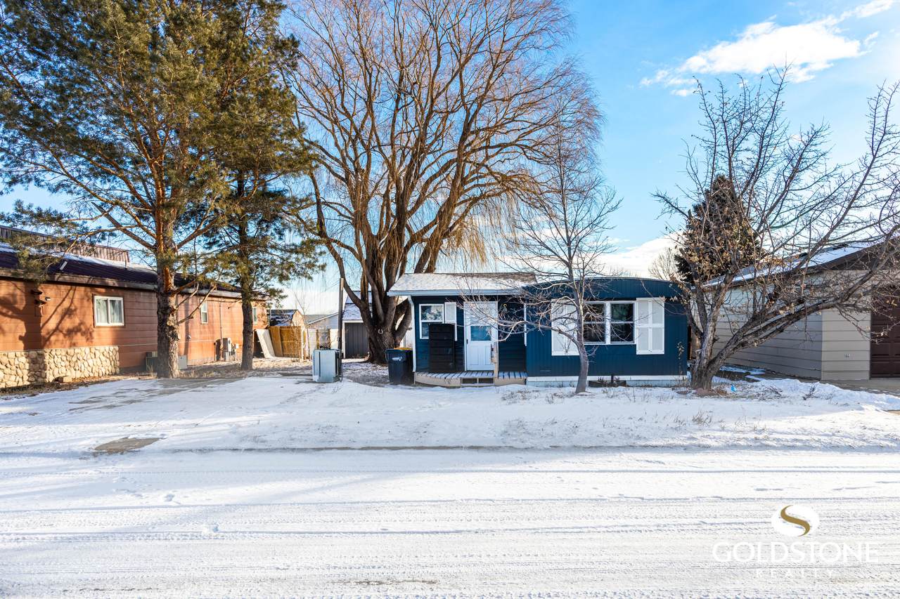 1404 9th Avenue - Photo 1