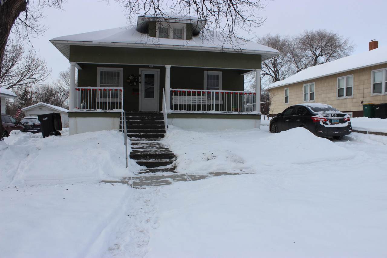 614 10th Street - Photo 1