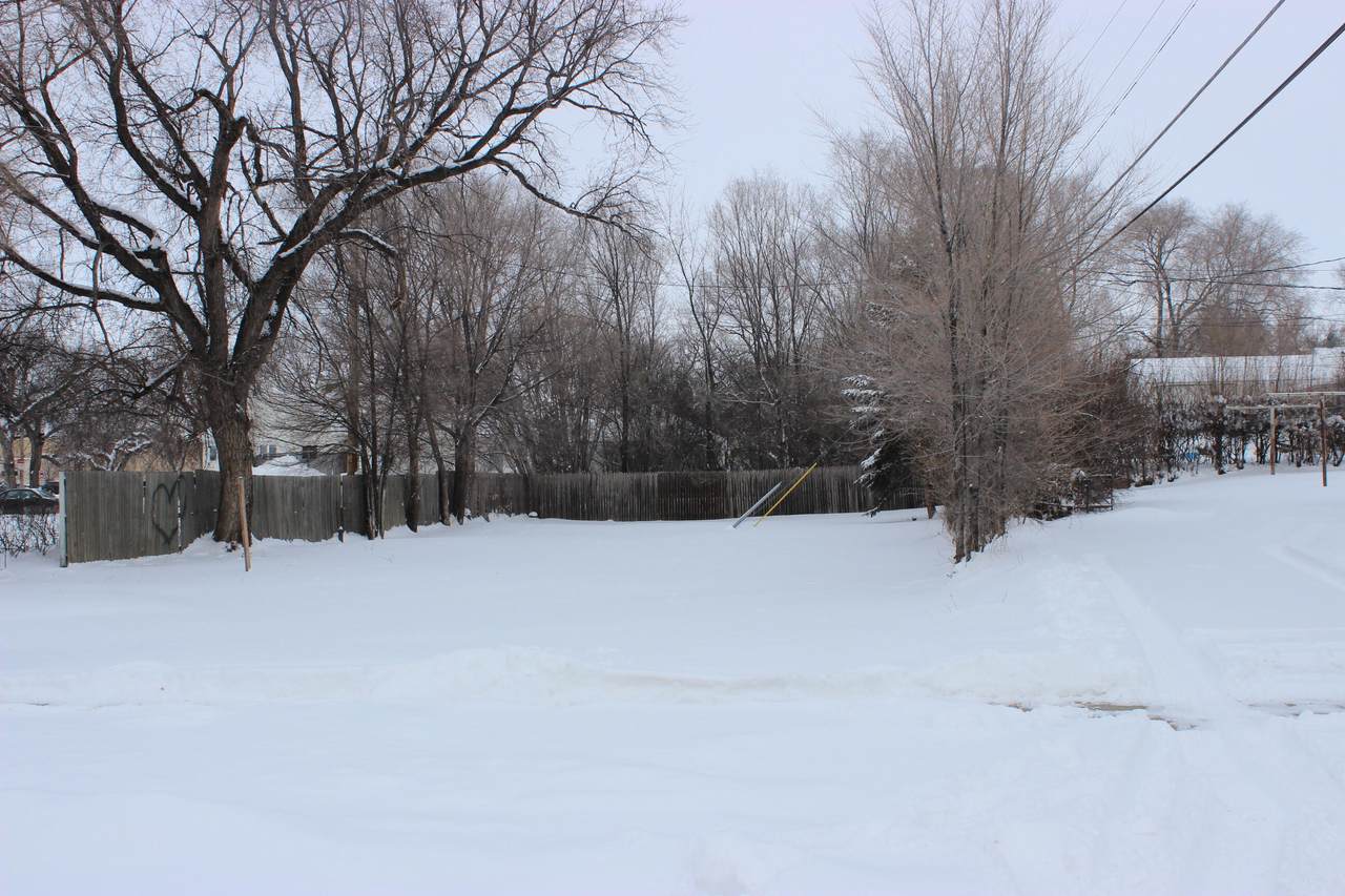 910 E Avenue B - Photo 1