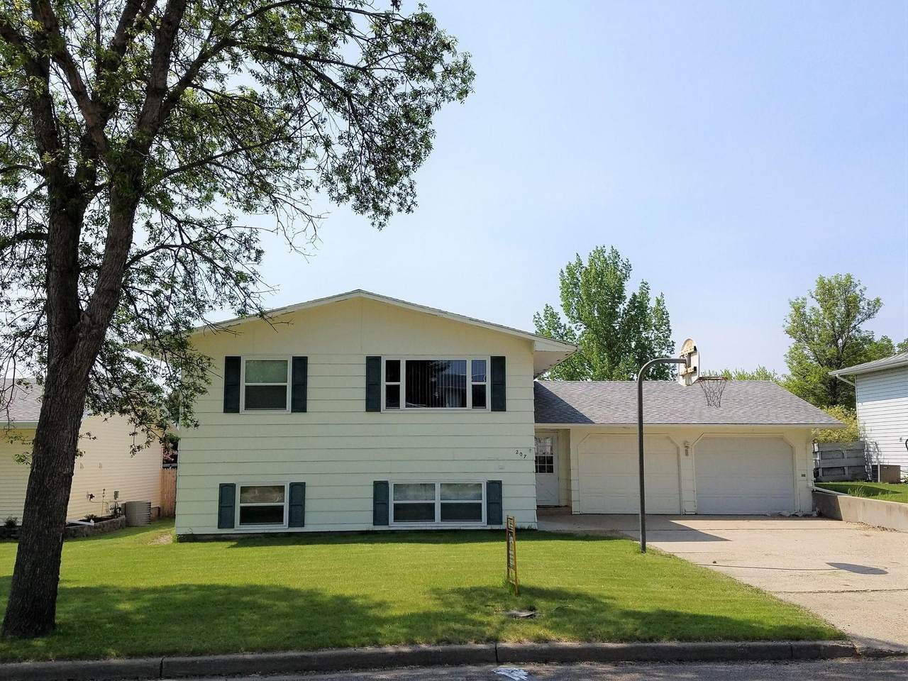 207 10th Street - Photo 1