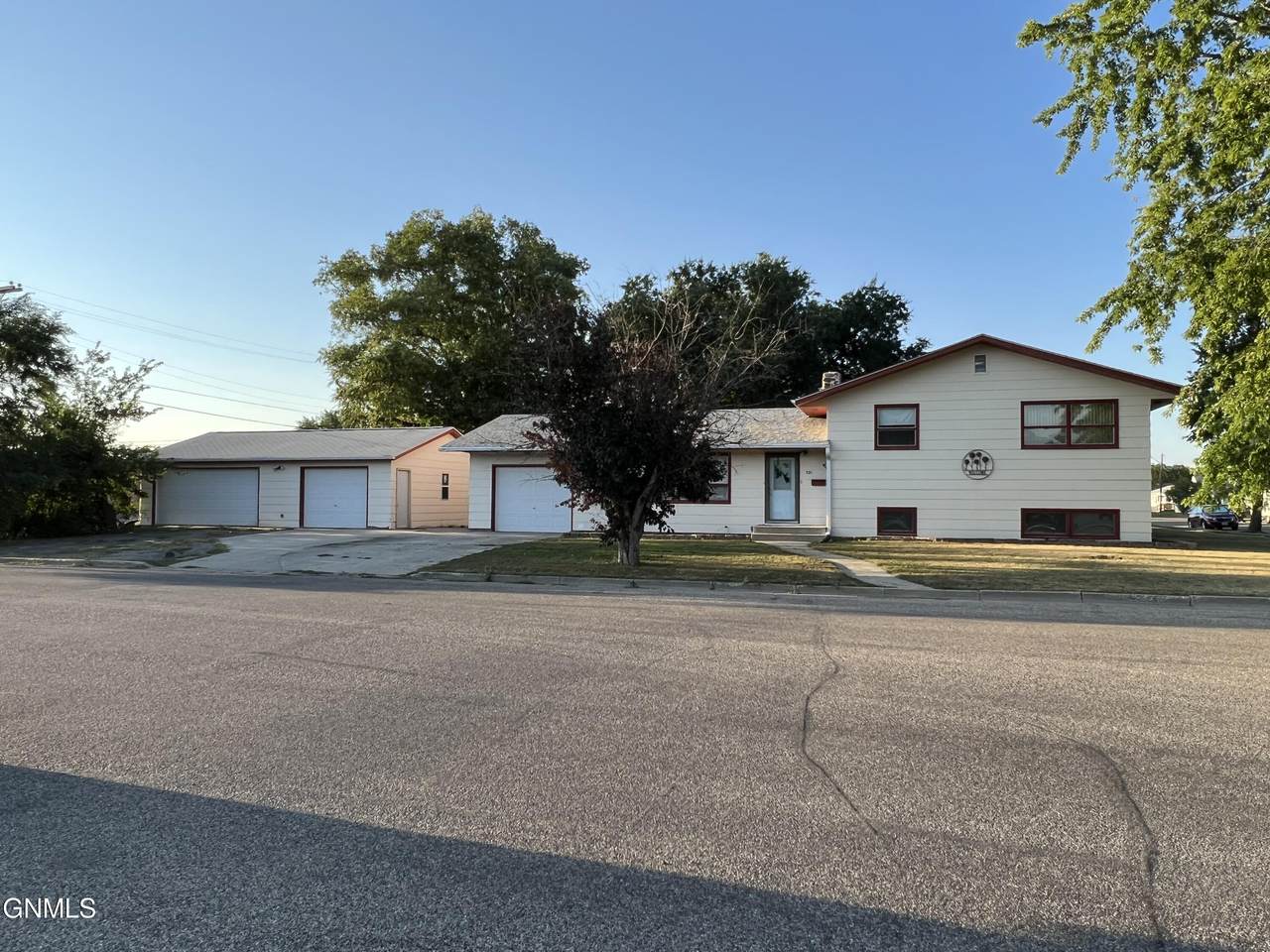 521 13th Street - Photo 1