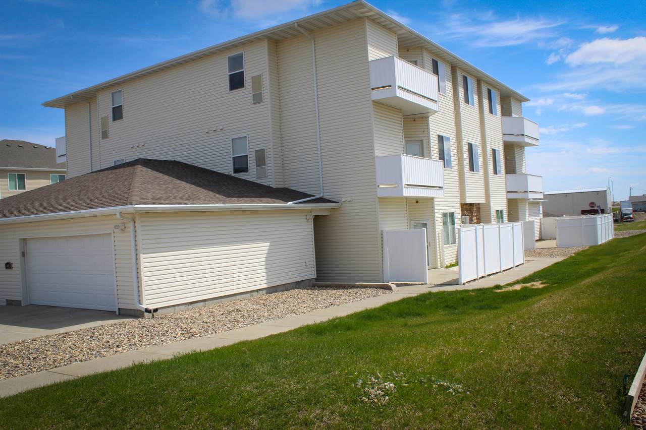 4913 Shelburne Street - Photo 1