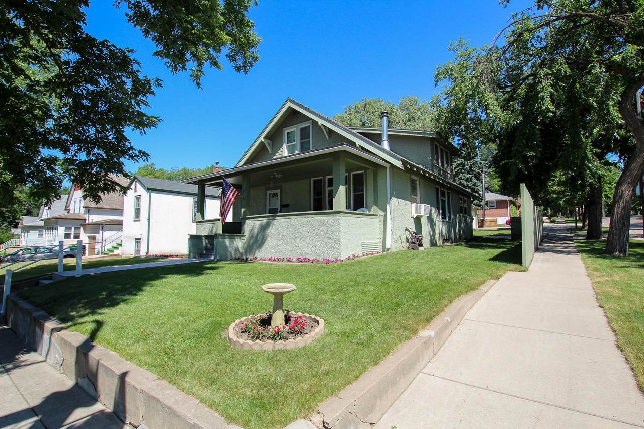 302 W Rosser Avenue - Photo 1