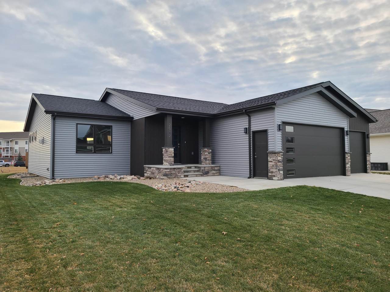 2512 Peach Tree Drive - Photo 1