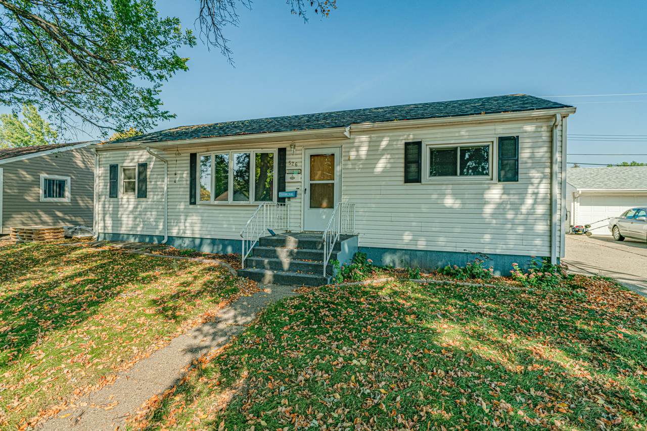 526 Sunset Place - Photo 1