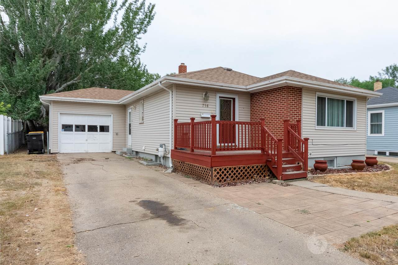 716 B Avenue - Photo 1