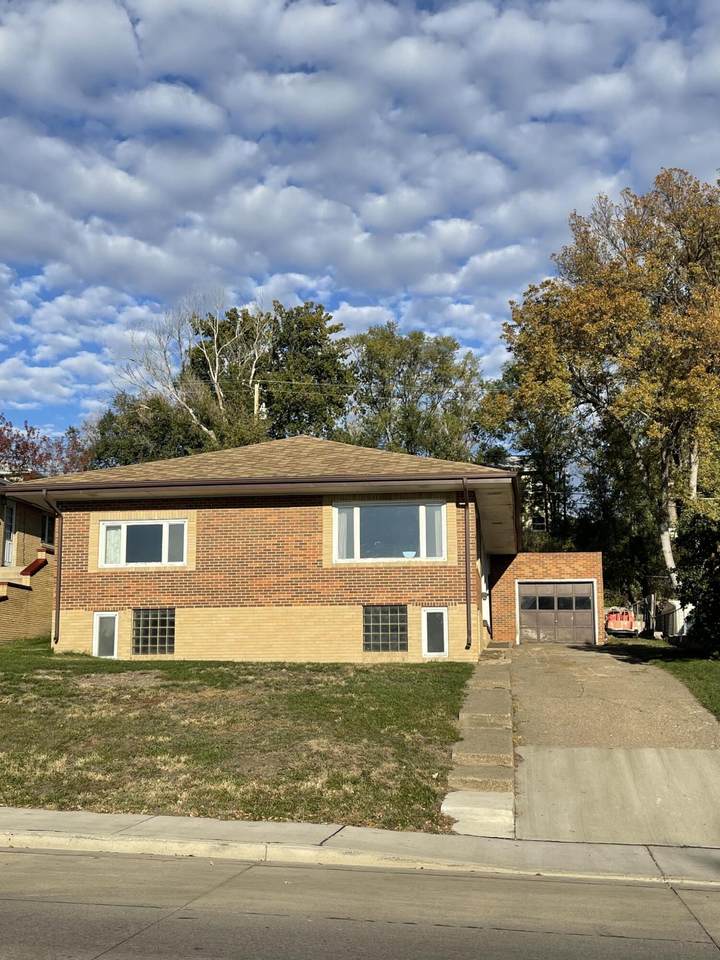 1204 Sunset Drive - Photo 1