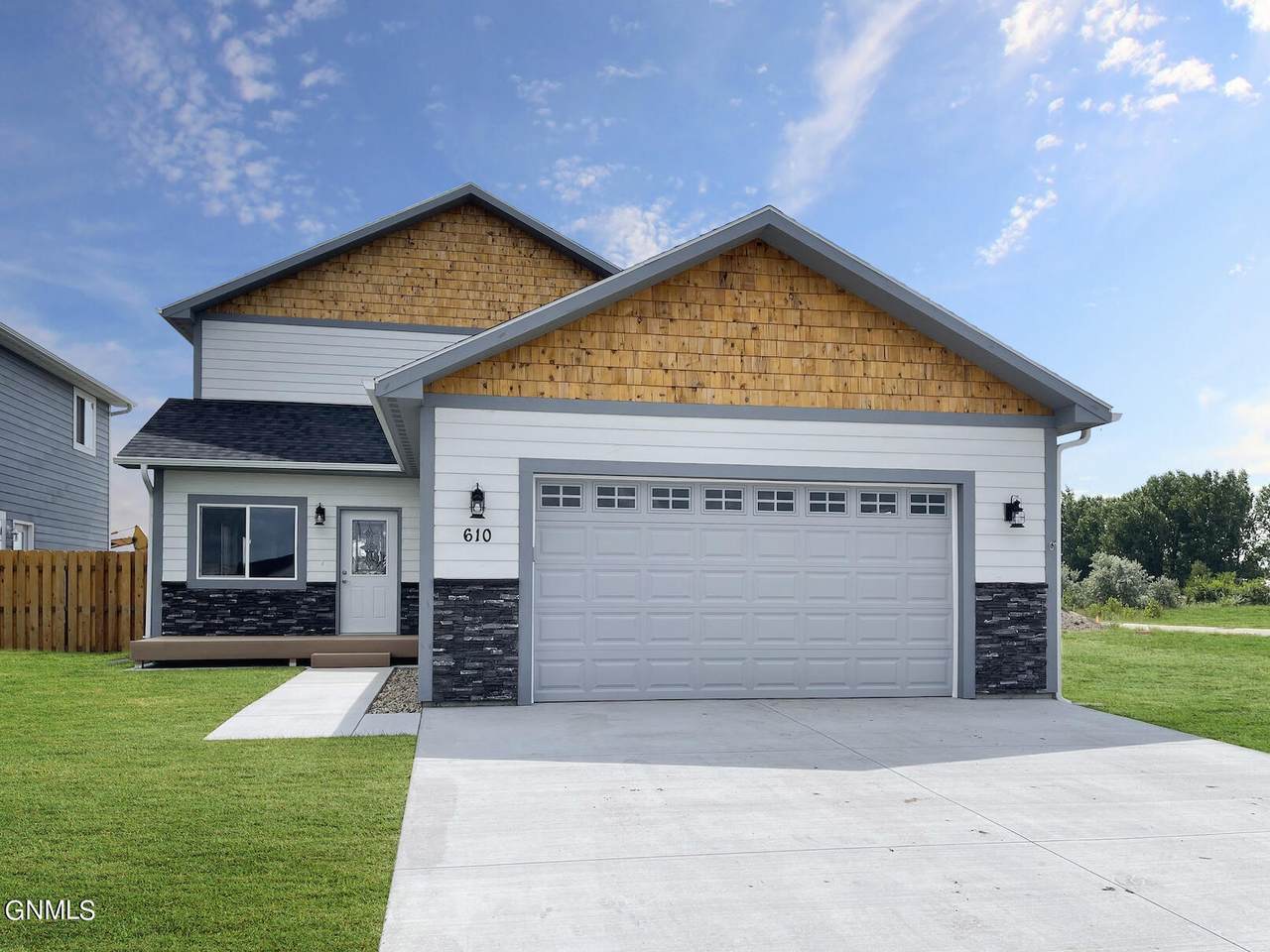 610 39th Street - Photo 1