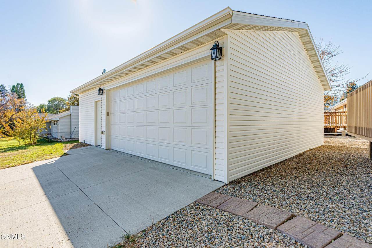 701 18th Street - Photo 1