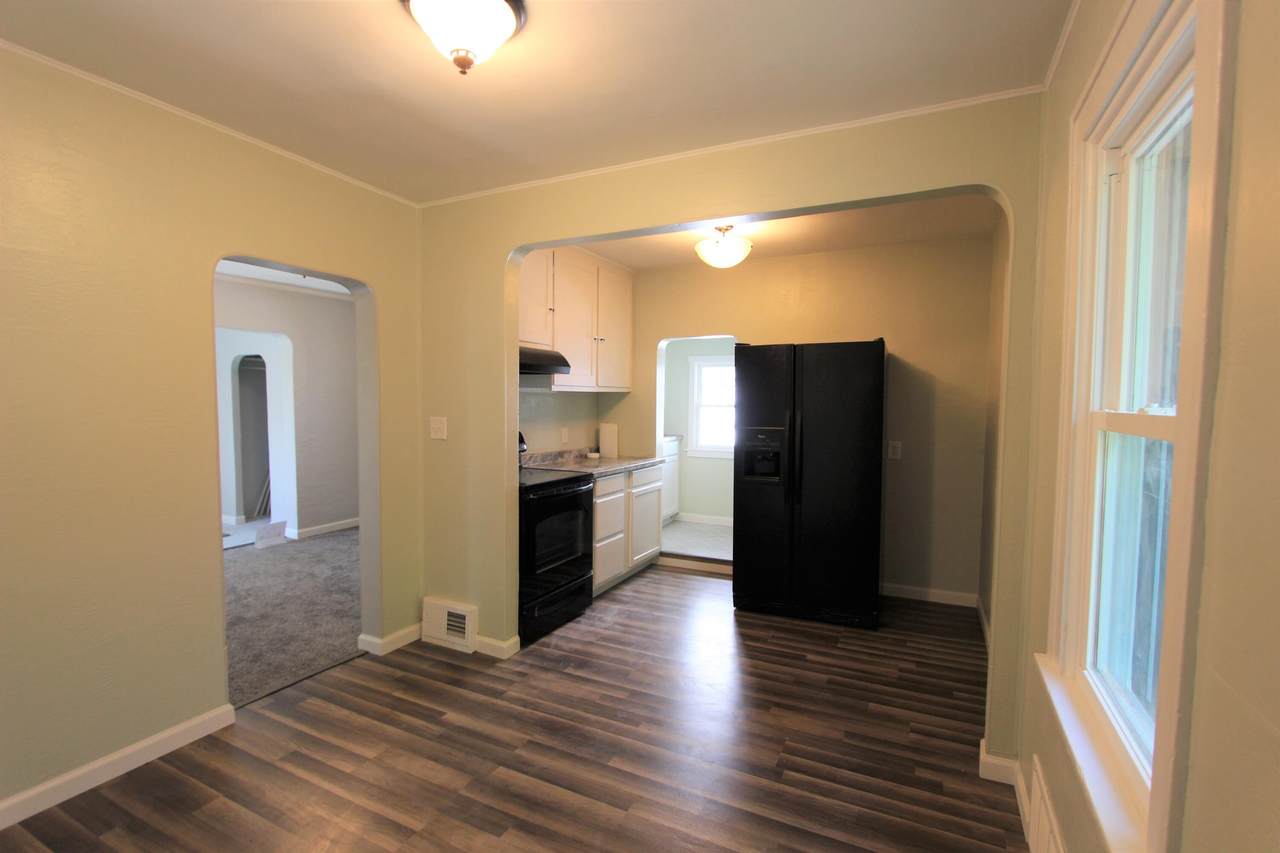 704 E Ave F - Photo 1
