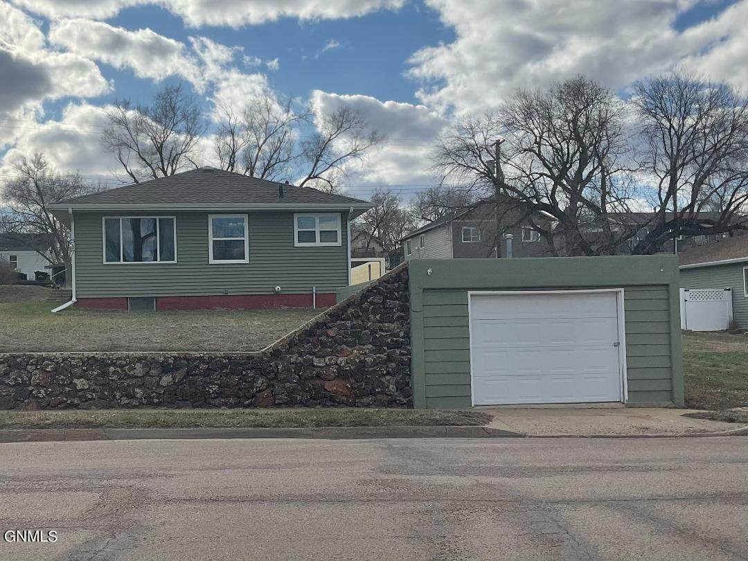 317 2nd Street - Photo 1