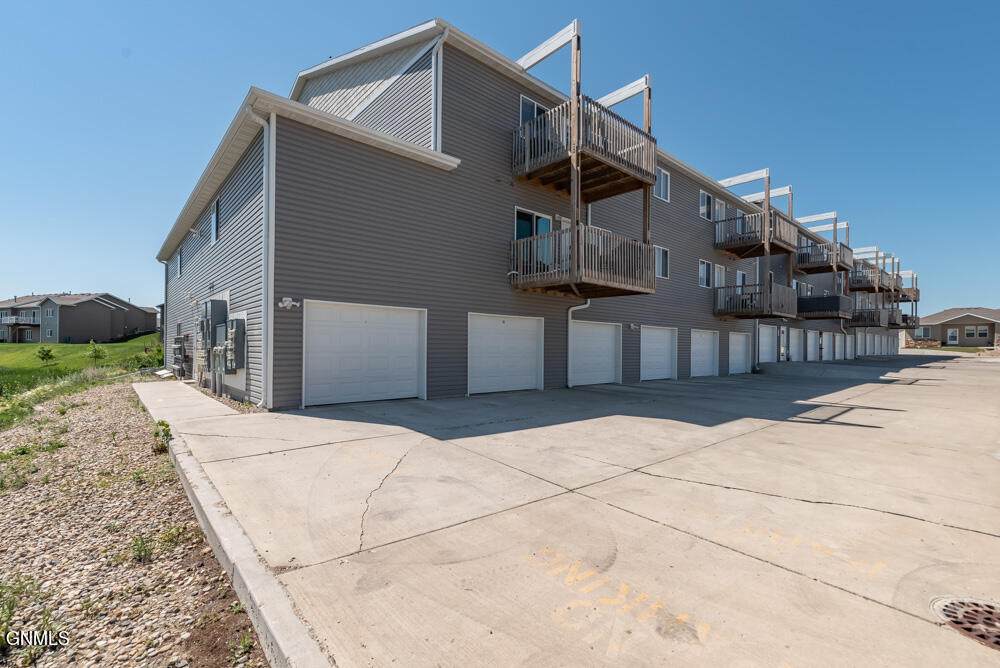 829 Canada Avenue - Photo 1