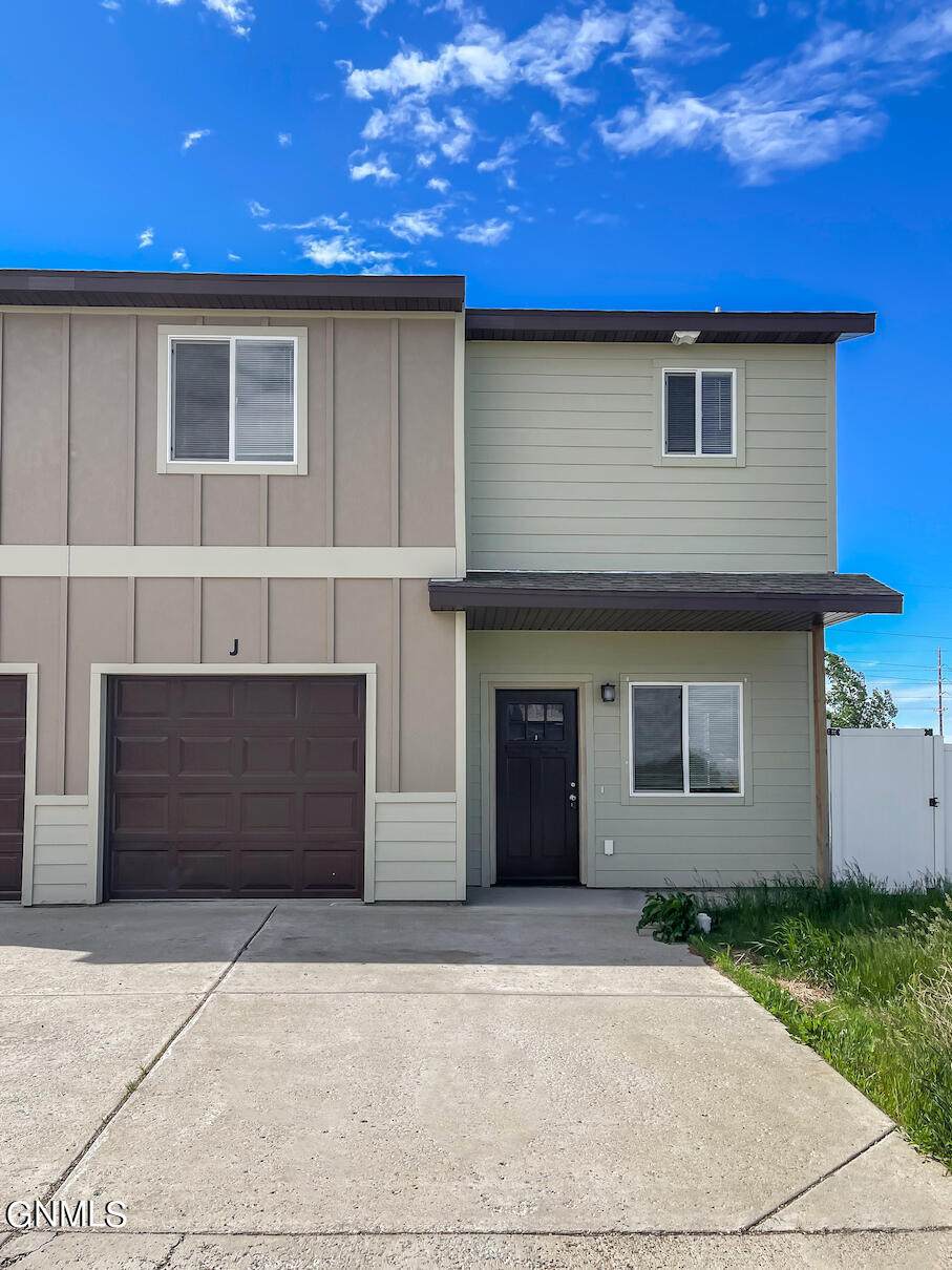 5803 Victoria Avenue - Photo 1